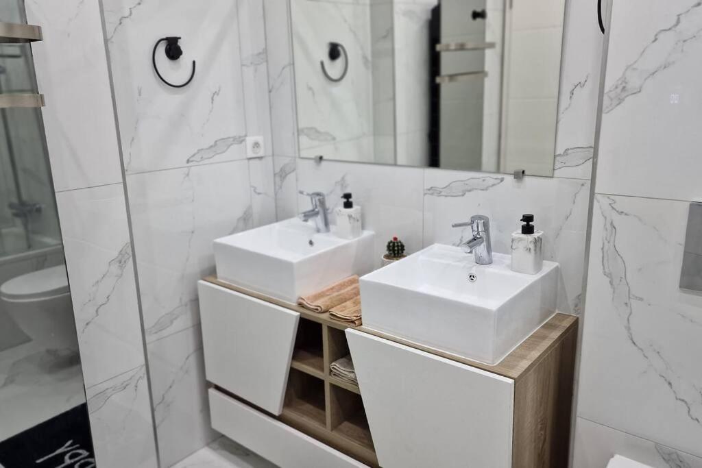 Suite Prestige Logement Neuf Avec Spa Et Ecran De Cinema En Rez De Jardin Colmar Extérieur photo