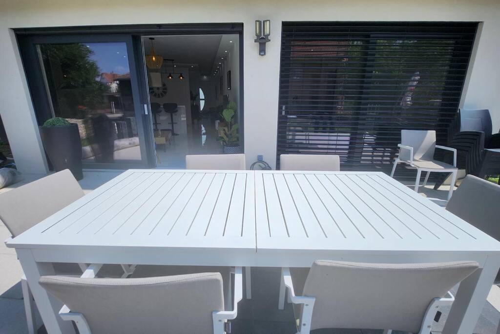 Suite Prestige Logement Neuf Avec Spa Et Ecran De Cinema En Rez De Jardin Colmar Extérieur photo