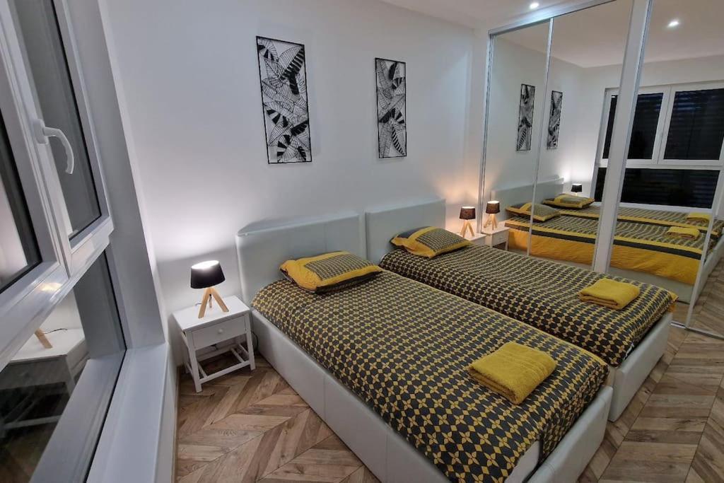 Suite Prestige Logement Neuf Avec Spa Et Ecran De Cinema En Rez De Jardin Colmar Extérieur photo