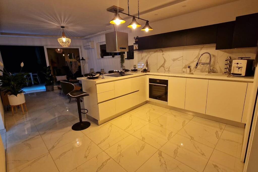 Suite Prestige Logement Neuf Avec Spa Et Ecran De Cinema En Rez De Jardin Colmar Extérieur photo