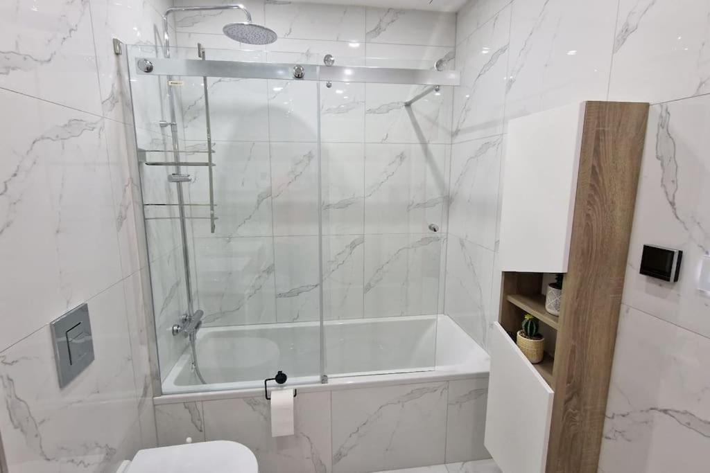 Suite Prestige Logement Neuf Avec Spa Et Ecran De Cinema En Rez De Jardin Colmar Extérieur photo